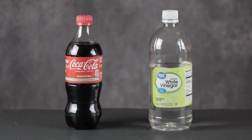 Fotogramma dal video che spinge la ricetta della coca-cola